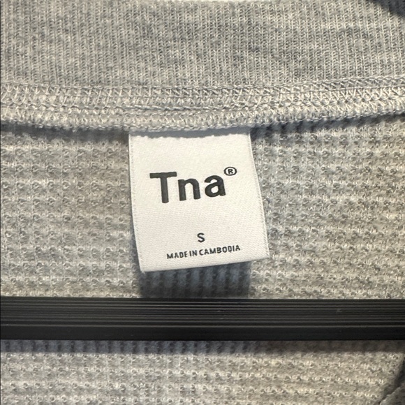 B-Aritzia TNA Alamo Waffle Longsleeve in Heather Ice Grey - Picture 6 of 8